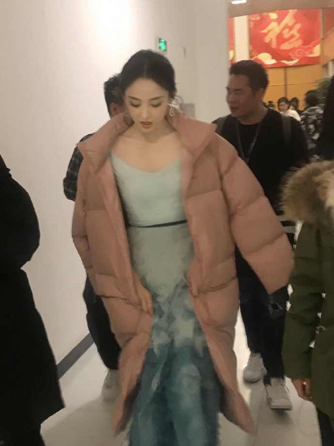 新疆美女明星古力娜扎元宵晚会彩排路透照