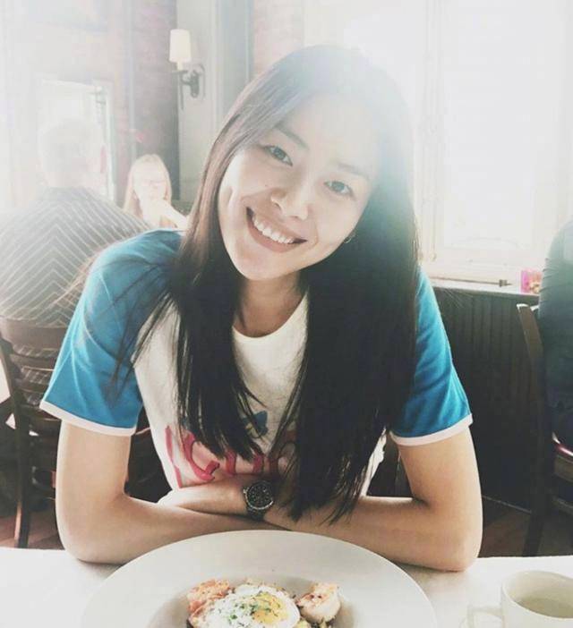 中国美女超模刘雯拍照pose了解一下