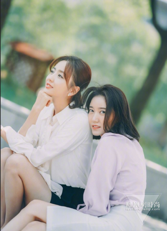 中国美女图片 女演员佟丽娅高露闺蜜自拍照