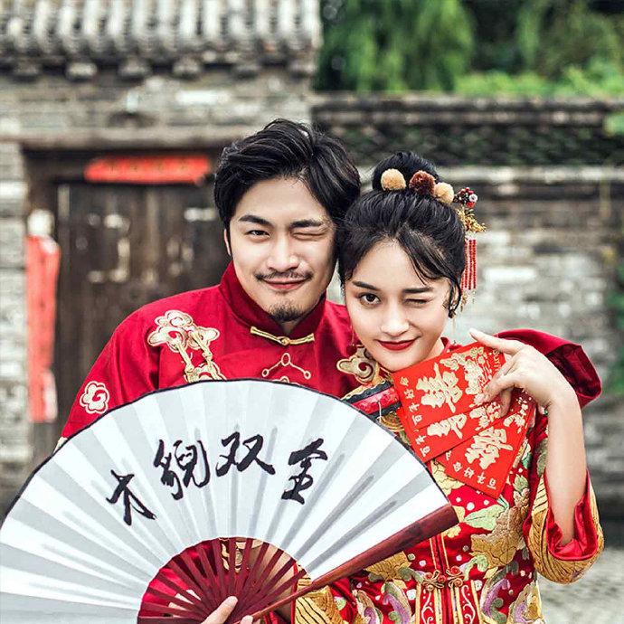 古装嫁衣创意婚纱照图片