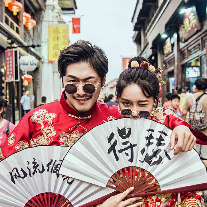 古装嫁衣创意婚纱照图片