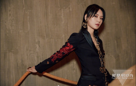 内地女歌手周笔畅2019秋冬Donna Collection米兰时装秀