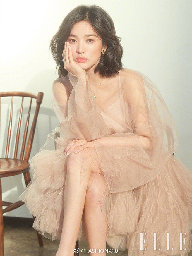 韩国女演员宋慧乔《ELLE》2019年三月刊封面图片