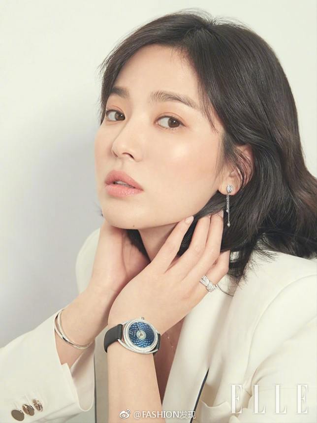 韩国女演员宋慧乔《ELLE》2019年三月刊封面图片