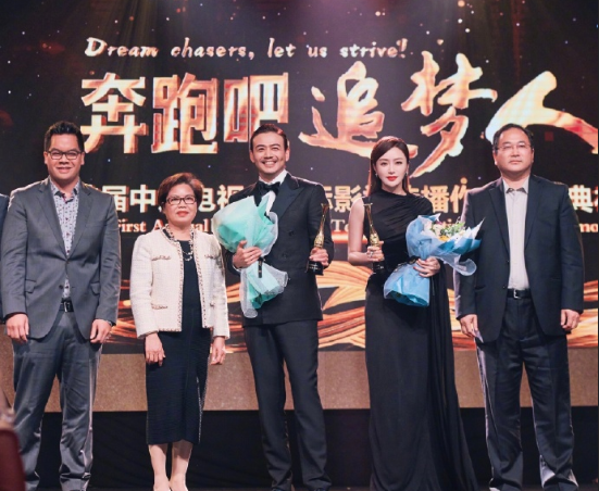 内地男演员杨烁获得最佳男演员图片