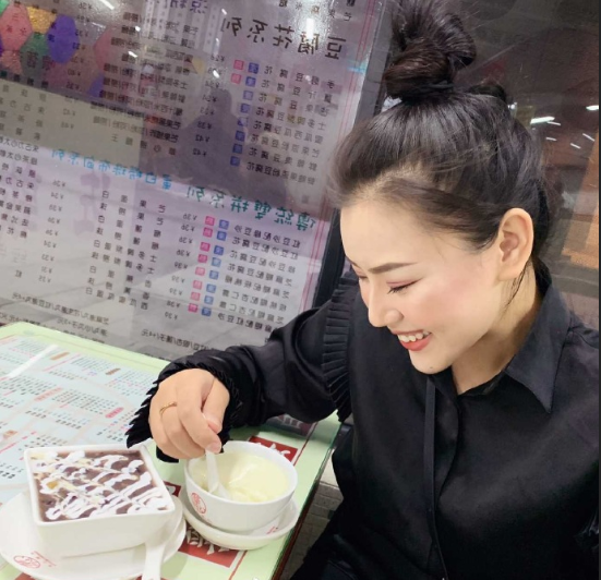 金牛座清纯美女姜烨自拍照图片