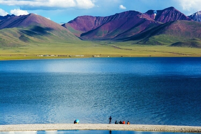 西藏夏天的圣湖风景图片