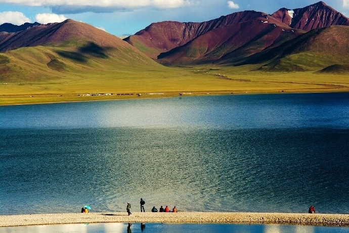 西藏夏天的圣湖风景图片