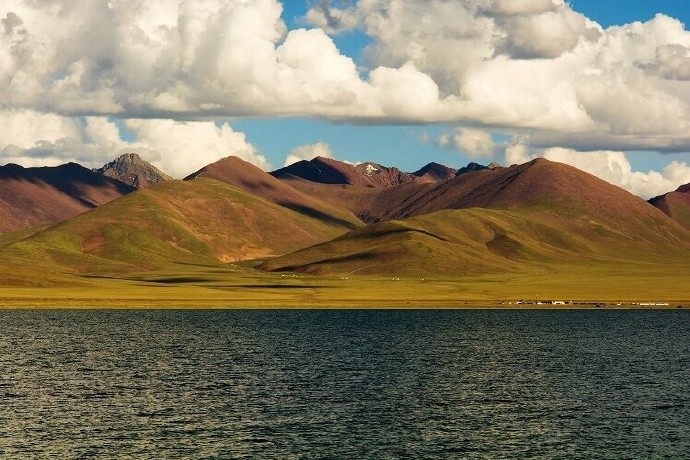西藏夏天的圣湖风景图片