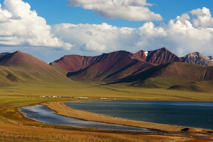 西藏夏天的圣湖风景图片