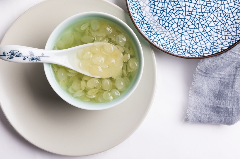 健康营养的皂角米熬粥图片