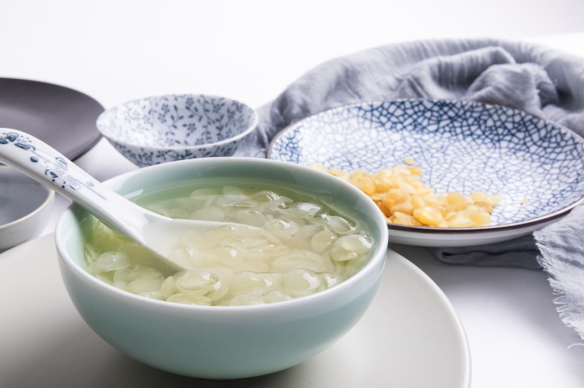 健康营养的皂角米熬粥图片
