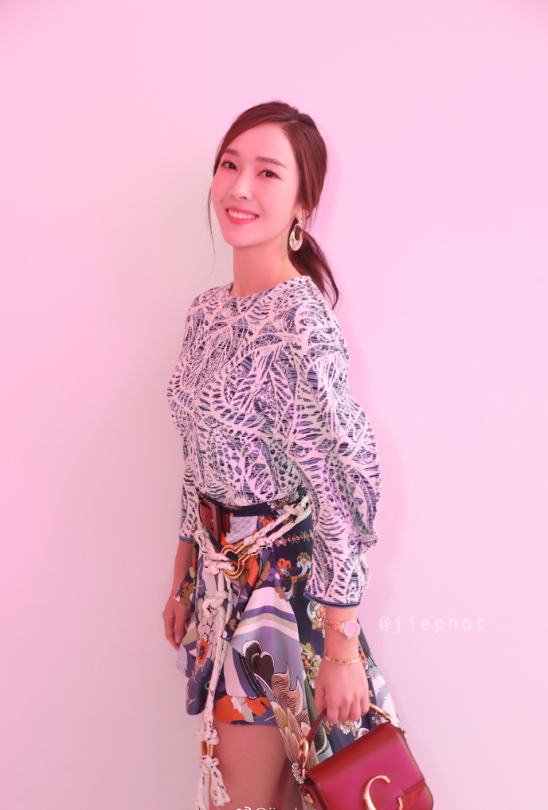 韩国美女图片 女星Jessica郑秀妍巴黎时装周图片