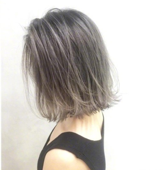 大热发色雾面灰＋咖啡色酷酷的发色中性风美女