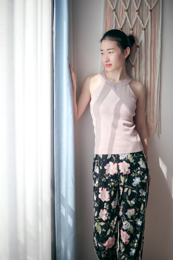 清纯美女图片 单眼皮美女居家写真
