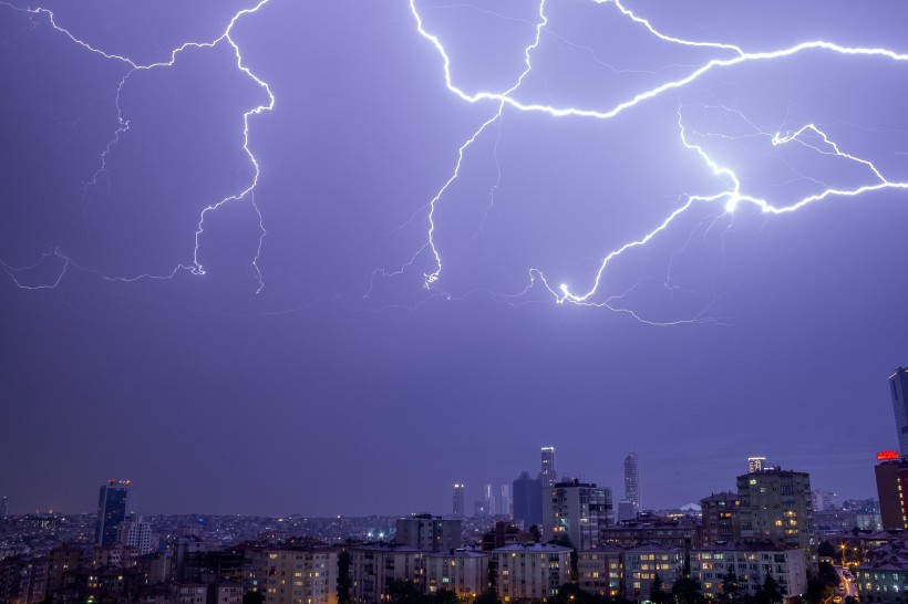 暴风雨的前奏闪电风景图片