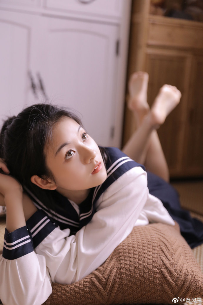 微博网红模特ChenhlYa校服清纯美女图片