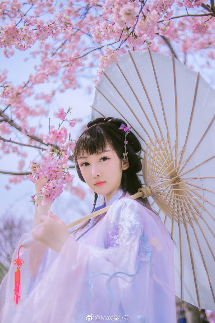 清纯美女Candy闻馨樱花汉服写真图片