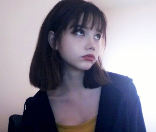 乌克兰18岁短发女孩Karin Kapnha自拍图片