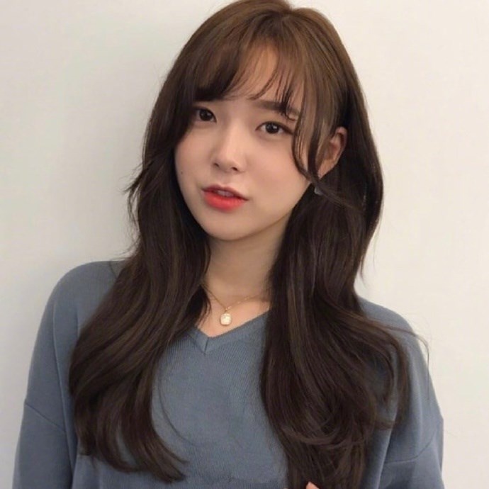 今年流行发型空气卷发美女图片