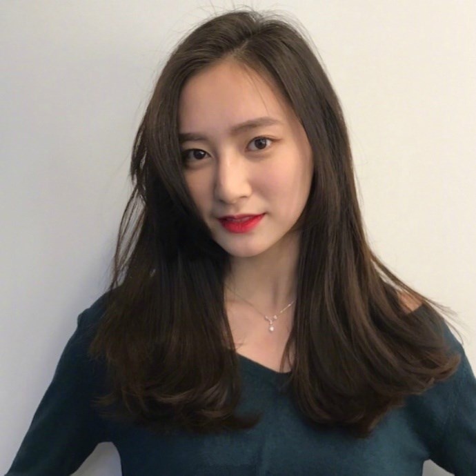 今年流行发型空气卷发美女图片
