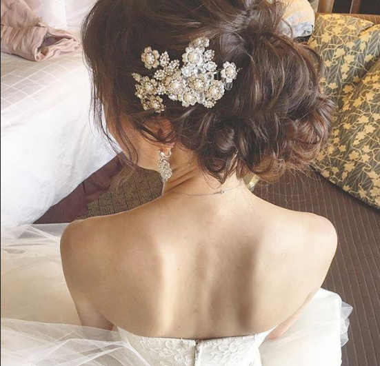 婚礼当天的新娘发型图片