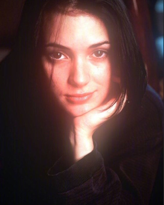 欧美美女明星Winona Ryder图片