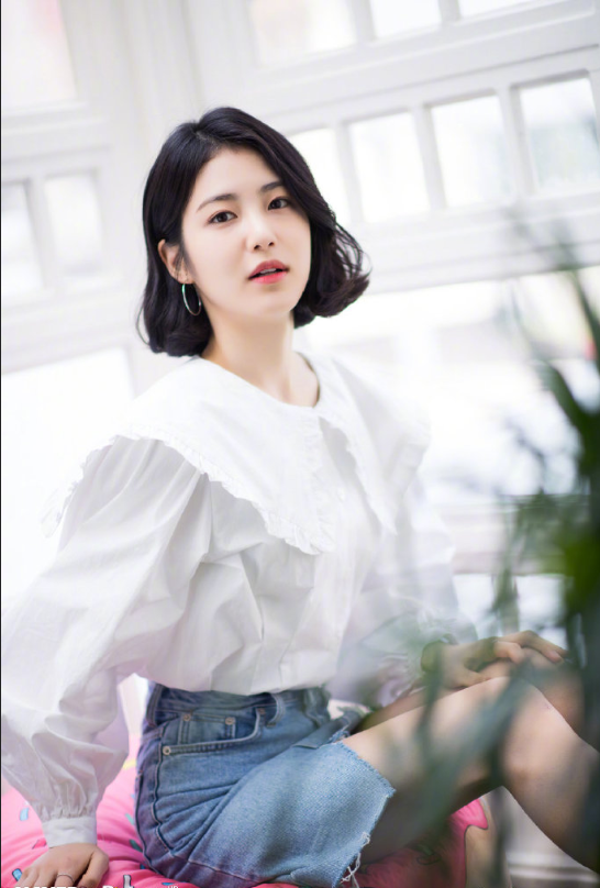 韩国美女明星辛睿恩图片