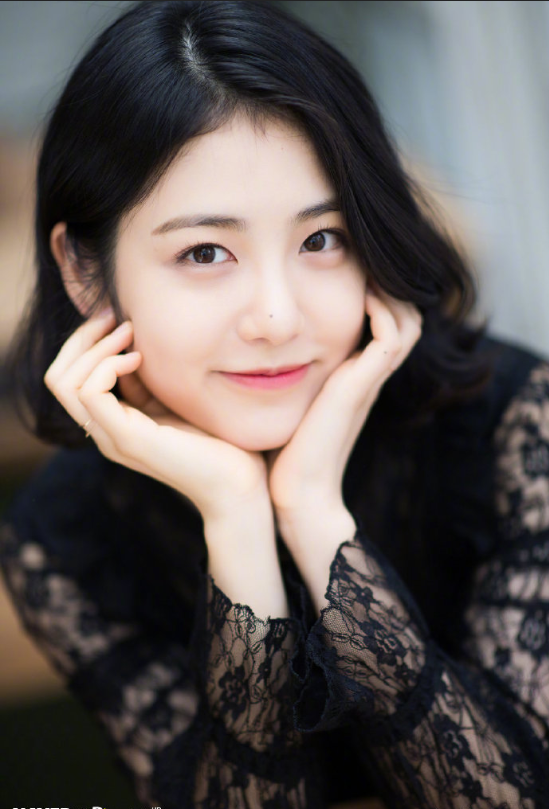 韩国美女明星辛睿恩图片