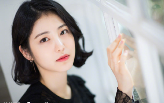 韩国美女明星辛睿恩图片