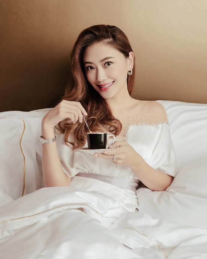 香港明星夫妻应采儿陈小春甜蜜婚纱照图片
