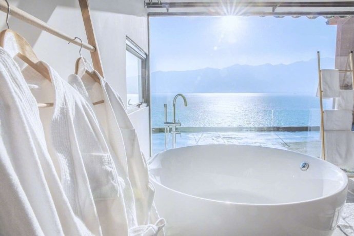 大理洱海边的海景房图片
