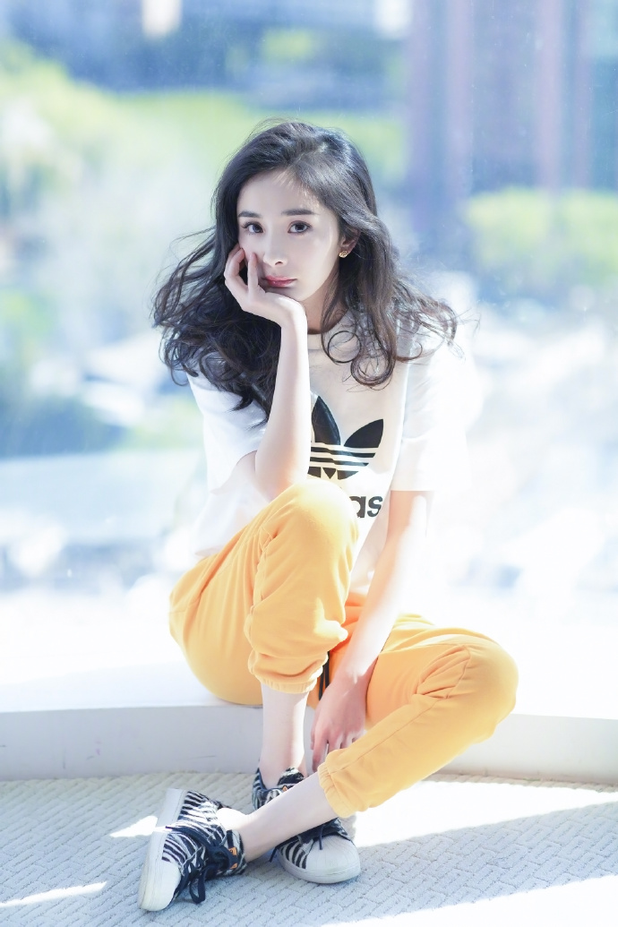 中国美女明星运动装杨幂图片