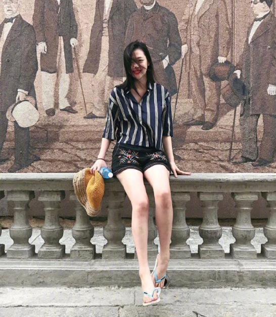 韩国美女图片 女明星崔雪莉春夏旅拍指南