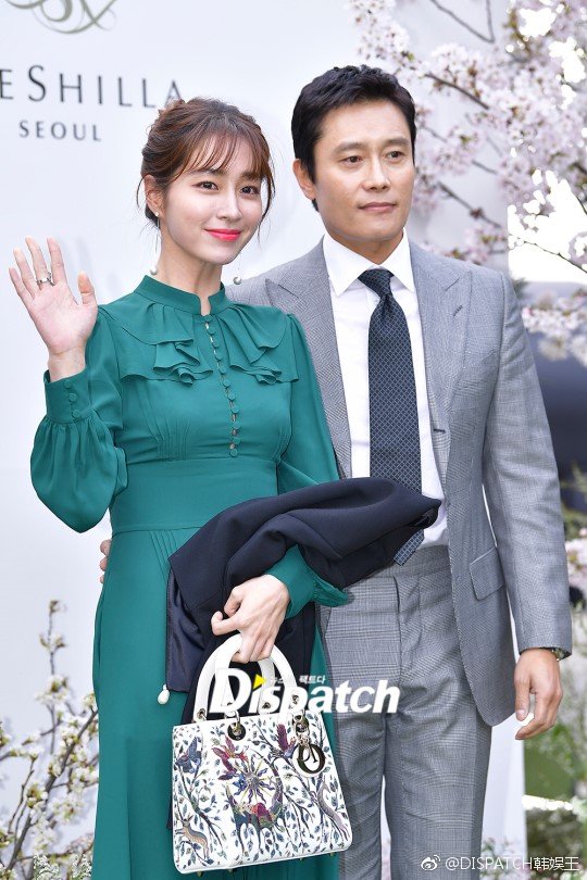 韩国美女明星李贞贤婚礼图片