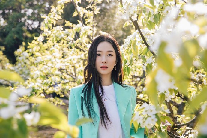 北京美女明星霍思燕带着儿子嗯哼公益图片