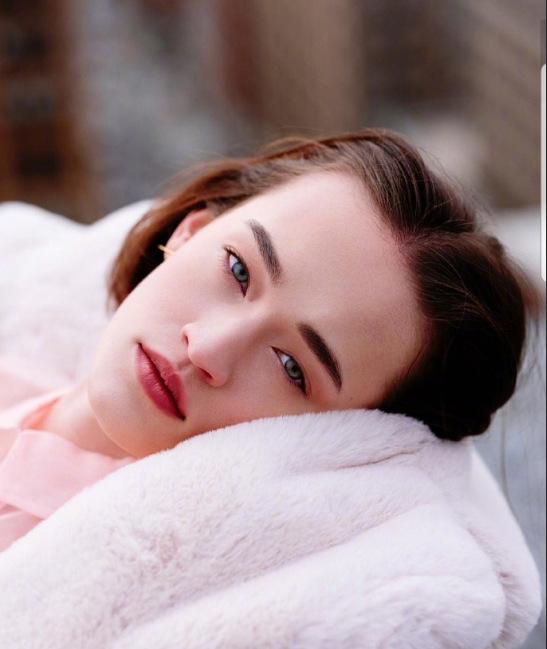 加拿大美女时装麻豆Elizabeth Davison图片