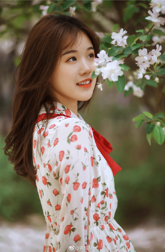 户外高清美女图片