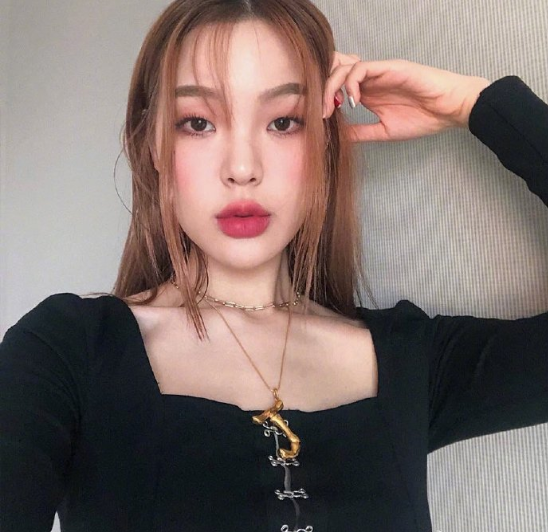 单眼皮怎么画眼影 单眼皮化妆博主Yoo的日常妆容