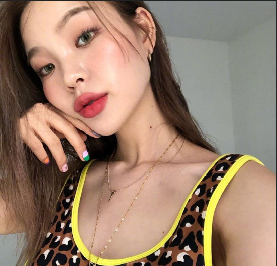 单眼皮怎么画眼影 单眼皮化妆博主Yoo的日常妆容