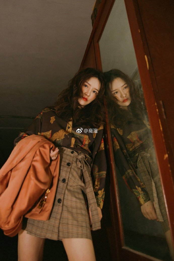 清纯美女高溜复古写真图片