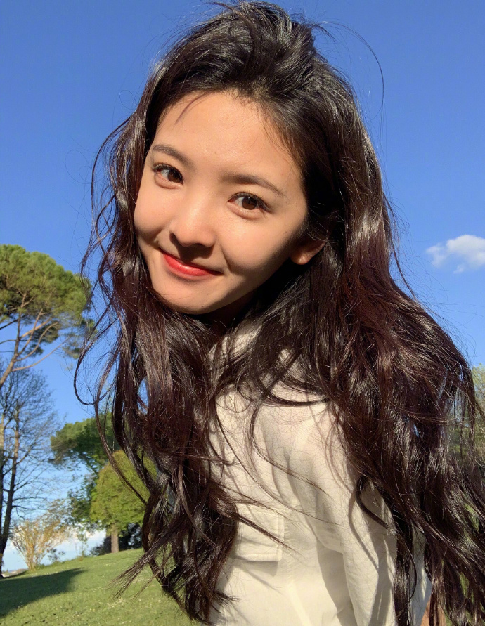 浙江美女明星章若楠壁纸图片