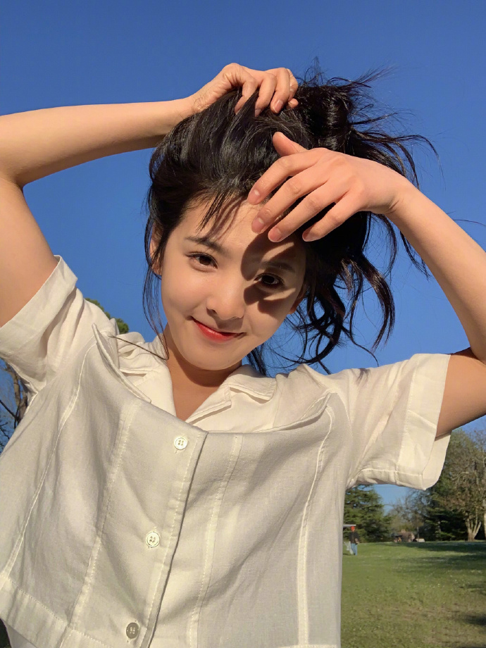 浙江美女明星章若楠壁纸图片