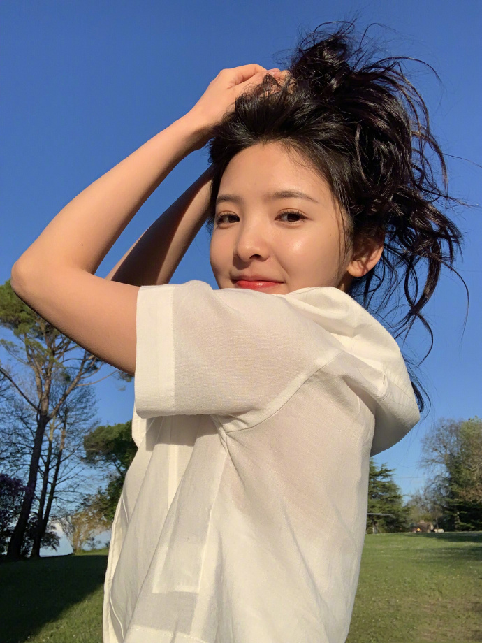 浙江美女明星章若楠壁纸图片