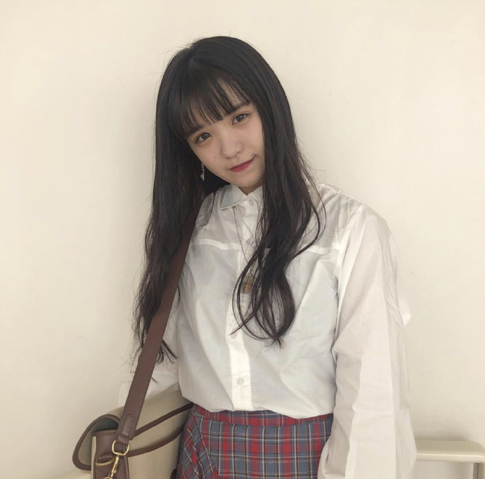 可爱的齐刘海女孩图片