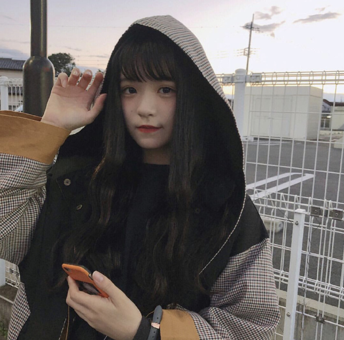 可爱的齐刘海女孩图片