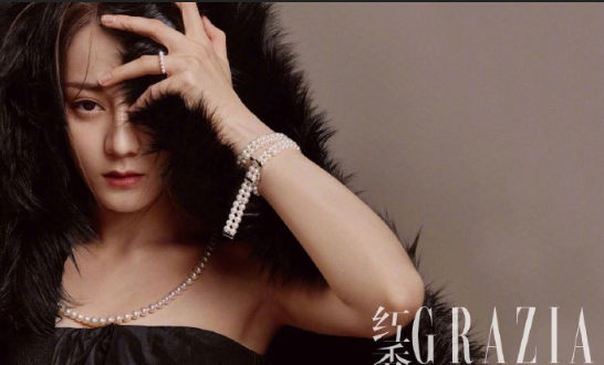 新疆美女图片 胖迪迪丽热巴《红秀GRAZIA》封面图