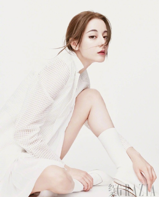新疆美女图片 胖迪迪丽热巴《红秀GRAZIA》封面图