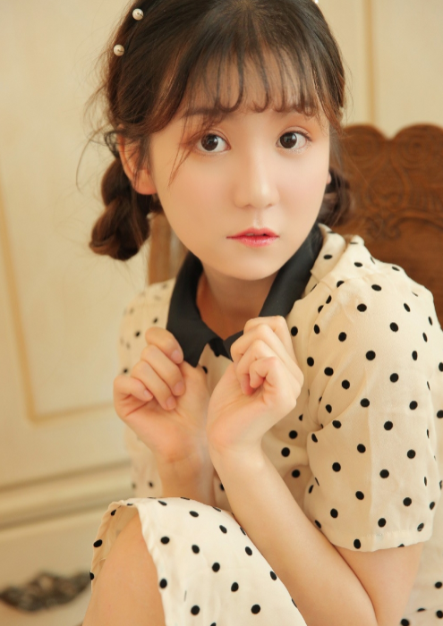 小萝莉童颜美女图片