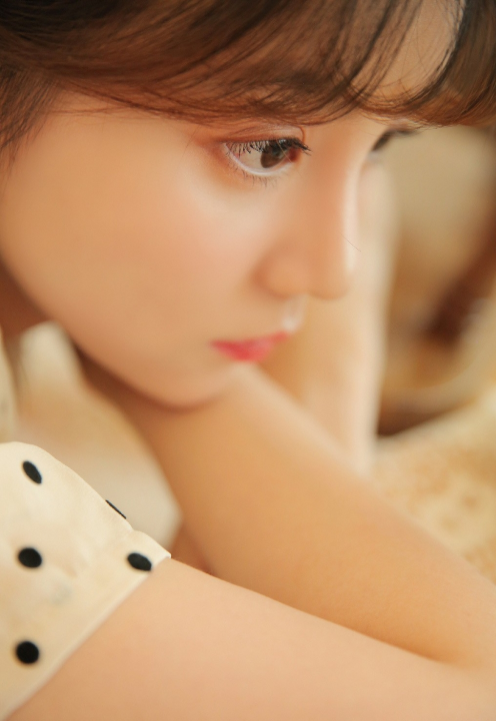 小萝莉童颜美女图片